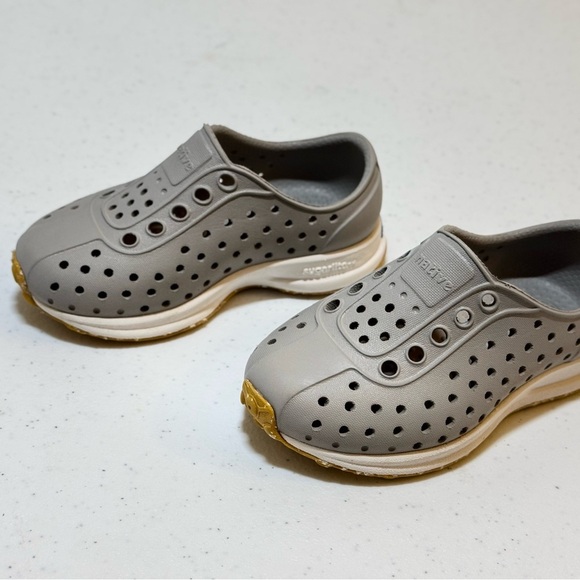 Native Robbie Sugarlite Unisex Shoes Size C5 - Picture 2 of 7